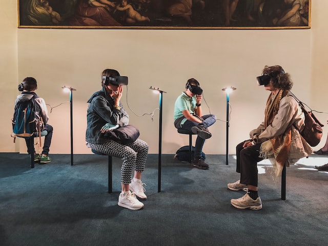 Examining the Role of Virtual Reality in Futurology